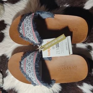 Feelgoodz Zen sole flip flops 8 nwt